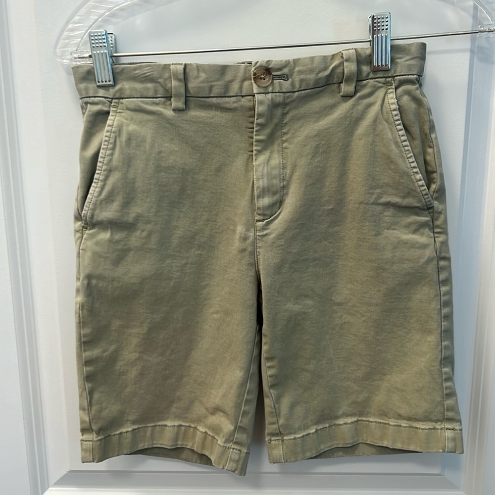 Boys Vineyard Vines Breaker Shorts in Greenish/ Khaki color size 10